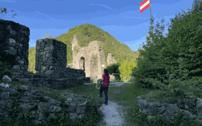 Ruine Scharnstein im Sonnenuntergang erkundet