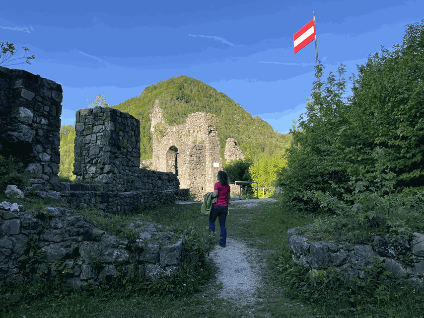 Ruine Scharnstein im Sonnenuntergang erkundet